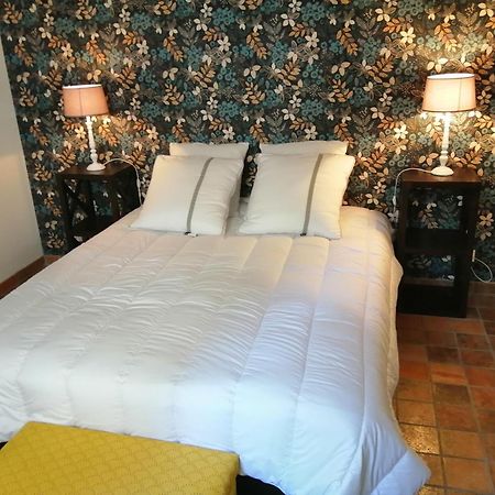 Le Paris Londres Bed & Breakfast Mesnieres-en-Bray Стая снимка