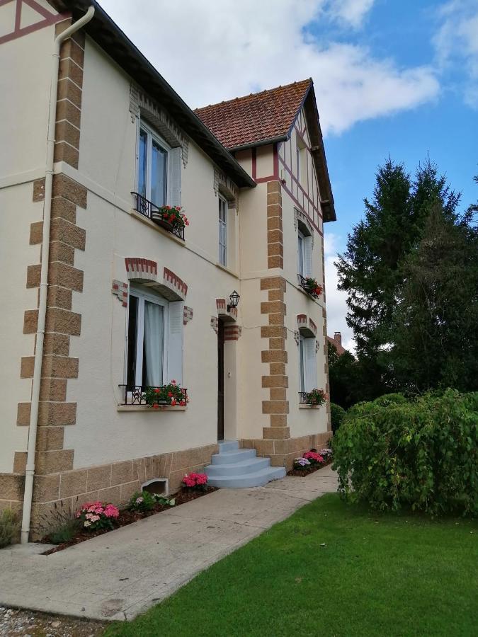 Le Paris Londres Bed & Breakfast Mesnieres-en-Bray Екстериор снимка